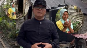 Bupati Kubu Raya Sujiwo meninjau rumah tidak layak huni milik warga di Desa Kuala Dua