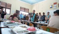 Ria Norsan meninjau sekolah di Sukadana Kayong Utara