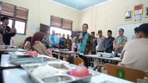 Ria Norsan meninjau sekolah di Sukadana Kayong Utara