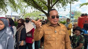 Sujiwo hadir di bazar murah TNI AU di Lanud Supadio