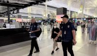 Petugas Imigrasi Pontianak deportasi WNA Hong Kong karena overstay