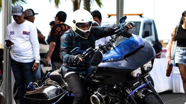 Dede Sandy saat bersiap mengikuti ajang Hi-Drone Drag Race Harley Davidson 2026 di PIK 2 Jakarta