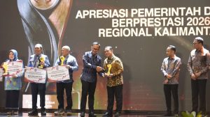 Ria Norsan menerima penghargaan nasional Kemendagri untuk Kalbar