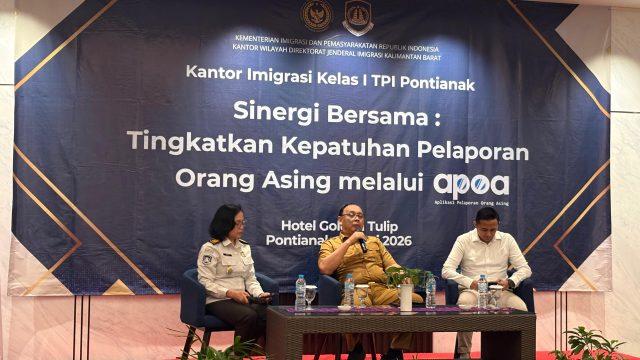 Sosialisasi aplikasi APOA oleh Imigrasi Pontianak kepada pengelola hotel dan penginapan.