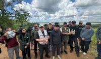 Bupati Kubu Raya Sujiwo meninjau kawasan Bukit Lalang di Kecamatan Batu Ampar yang akan dikembangkan menjadi destinasi wisata.