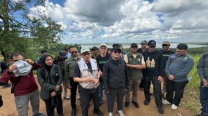 Bupati Kubu Raya Sujiwo meninjau kawasan Bukit Lalang di Kecamatan Batu Ampar yang akan dikembangkan menjadi destinasi wisata.