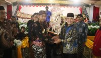 Gubernur Kalimantan Barat Ria Norsan menghadiri peringatan HUT ke-62 Kesenian Kuda Kepang Maju Tresno di Pontianak.