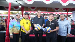 Direktur dan jajaran Bank Kalbar bersama Gubernur Kalimantan Barat saat menghadiri kegiatan Gema Membangun Desa di Desa Temajuk, Kabupaten Sambas.