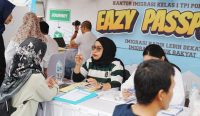 Pelayanan Pasporia Imigrasi Pontianak di Car Free Day Pontianak.