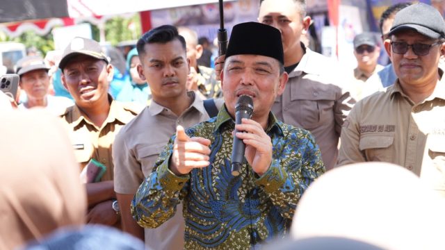 Gubernur Kalimantan Barat Ria Norsan membuka kegiatan Gema Membangun Desa di Desa Temajuk, Kecamatan Paloh, Kabupaten Sambas, untuk mendorong pembangunan dan ekonomi kawasan perbatasan.