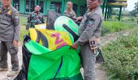 Satpol PP Pontianak menyita puluhan layangan dan benang gelondongan dalam operasi penertiban di Pontianak Utara.