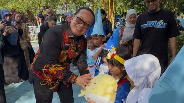 Bupati Kubu Raya Sujiwo menghadiri kegiatan Gemarikan di TK Angkasa Lanud Supadio.