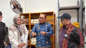 Bupati Kubu Raya Sujiwo meluncurkan Gerai Maju Perumda di Kubu Raya