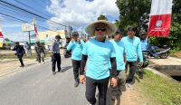 Bupati Sujiwo meninjau Jalan Parit Haji Muksin di Kubu Raya.