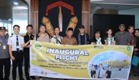 Penerbangan perdana Scoot Airlines Pontianak Singapura di Bandara Supadio.