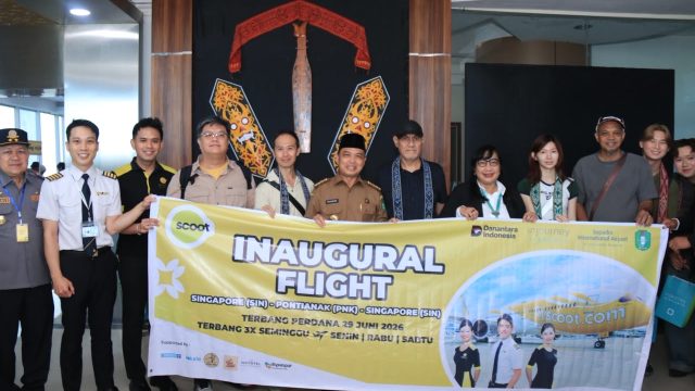 Penerbangan perdana Scoot Airlines Pontianak Singapura di Bandara Supadio.