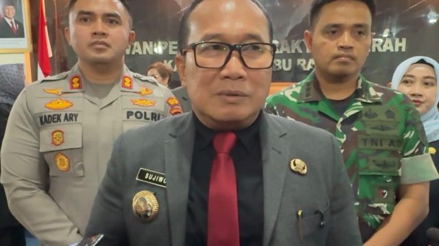 Bupati Sujiwo saat menyampaikan LPJ APBD Kubu Raya dan capaian opini WTP ke-12