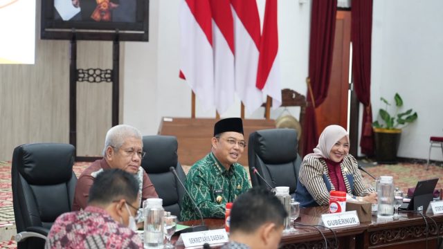 Gubernur Kalbar Ria Norsan membuka Rapat Pleno TPAKD Kalbar 2026