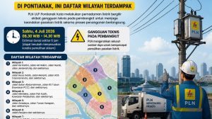 Petugas PLN memperbaiki gangguan kelistrikan di Pontianak.