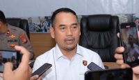 Pelimpahan tersangka kasus dugaan oli palsu ke Kejari Mempawah