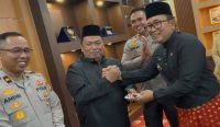Bupati Kubu Raya Sujiwo saat menghadiri kegiatan HUT ke-19 Kabupaten Kubu Raya dan menegaskan semangat melayani masyarakat.