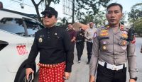 Bupati Sujiwo meninjau penertiban parkir liar di kawasan Tugu Mayor Alianyang Kecamatan Sungai Ambawang Kabupaten Kubu Raya.