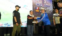 Gubernur Kalimantan Barat Ria Norsan menghadiri nobar Piala Dunia FIFA 2026 bersama ribuan masyarakat di halaman Kantor Gubernur Kalbar.