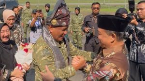 Gubernur Kalbar Ria Norsan menyambut Wakil Kepala Staf Angkatan Darat Letjen TNI Muhammad Saleh Mustafa dalam kunjungan kerja di Pontianak, Kalimantan Barat.