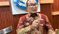 Bupati Kubu Raya Sujiwo memberikan arahan kepada kepala desa di Aula Praja Utama, Kamis (30/7/2026).