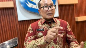 Bupati Kubu Raya Sujiwo memberikan arahan kepada kepala desa di Aula Praja Utama, Kamis (30/7/2026).