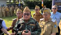 Sujiwo menerima penyematan Warga Kehormatan Korps Pasgat TNI AU