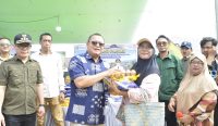 Direktur Utama Bank Kalbar Rokidi menghadiri Gema Membangun Desa Ke-3 Tahun 2026 di Desa Teluk Batang, Kabupaten Kayong Utara.