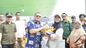 Direktur Utama Bank Kalbar Rokidi menghadiri Gema Membangun Desa Ke-3 Tahun 2026 di Desa Teluk Batang, Kabupaten Kayong Utara.