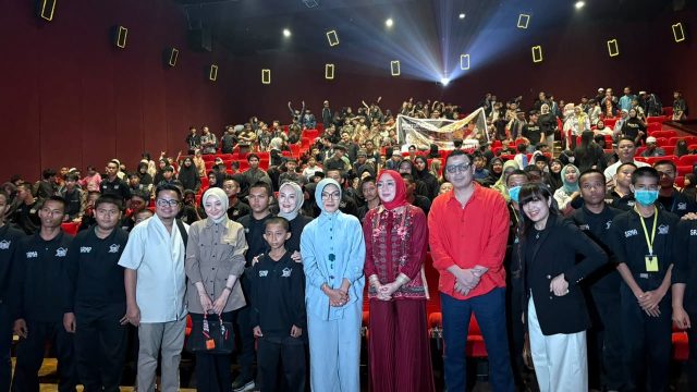 Anak yatim Pontianak nonton film Anak-Anak Bambu
