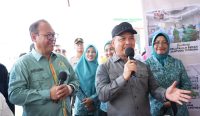 Ria Norsan menghadiri Gema Membangun Desa di Teluk Batang dengan menghadirkan berbagai layanan publik bagi masyarakat.