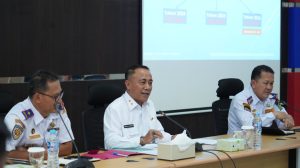Wagub Kalbar Krisantus Kurniawan membahas pengerukan alur Sungai Kapuas untuk mengatasi pendangkalan dan hambatan distribusi logistik