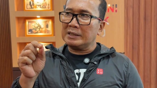 Bupati Sujiwo memberikan keterangan terkait status tanggap darurat karhutla di Kubu Raya.