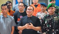 Bupati Kubu Raya Sujiwo mengimbau warga tidak menampung air hujan hasil rekayasa cuaca