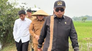 sujiwo-lasarus-tinjau-pasar-induk-melati-kubu-raya.jpg