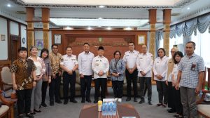 Ria Norsan rapat bersama Pertamina dan PLN membahas kelangkaan BBM dan pemadaman listrik di Kalimantan Barat.