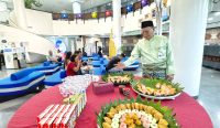 Bank Kalbar KCU Pontianak menghiasi kantor dengan ornamen ikonik untuk merayakan HUT ke-255 Kota Pontianak.