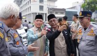 Uji coba pengaturan lalu lintas di kawasan Duplikasi Jembatan Kapuas I, Pontianak, Kalimantan Barat.