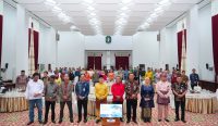 Ria Norsan membahas penguatan sinergi lintas sektor untuk mendorong pertumbuhan ekonomi Kalimantan Barat.
