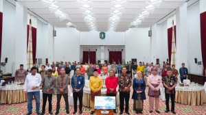 Ria Norsan membahas penguatan sinergi lintas sektor untuk mendorong pertumbuhan ekonomi Kalimantan Barat.