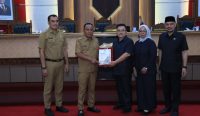 Wakil Gubernur Kalimantan Barat Krisantus Kurniawan menyampaikan nota penjelasan rancangan APBD Kalbar 2027 dalam rapat paripurna DPRD Kalbar.