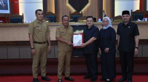 Wakil Gubernur Kalimantan Barat Krisantus Kurniawan menyampaikan nota penjelasan rancangan APBD Kalbar 2027 dalam rapat paripurna DPRD Kalbar.