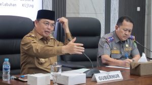 Lalu lintas kendaraan di Jembatan Kapuas Pontianak, Kalimantan Barat.