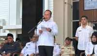 Bupati Sujiwo dalam upacara Hari Sumpah Pemuda ke-98 di Kabupaten Kubu Raya.