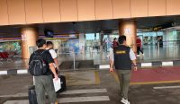 Kantor Imigrasi Kelas I TPI Pontianak menangani deportasi tiga WNA asal Tiongkok