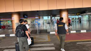 Kantor Imigrasi Kelas I TPI Pontianak menangani deportasi tiga WNA asal Tiongkok